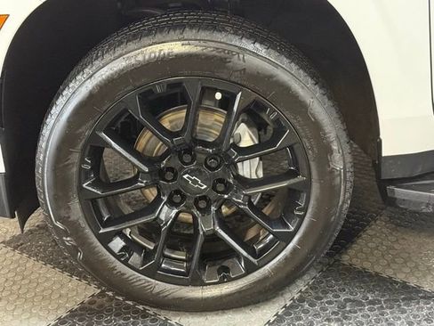 Used 2025 Chevrolet Suburban High Country w/ Sun And Tow Package image 14