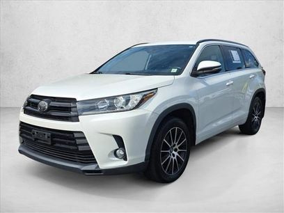 Used 2018 Toyota Highlander SE