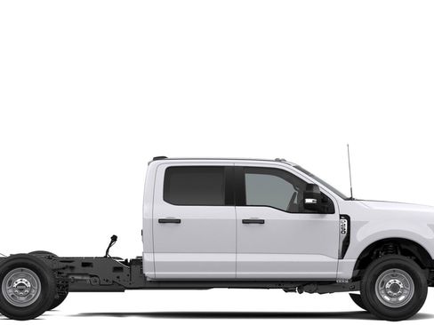 New 2026 Ford F250 XL w/ XL Chrome Package image 5