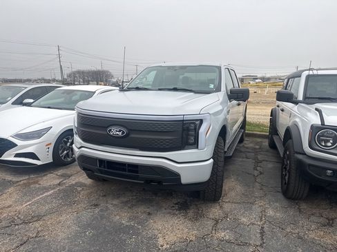 Used 2025 Ford F150 Lightning XLT image 4