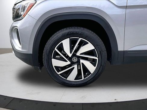 Used 2024 Volkswagen Atlas SE image 33