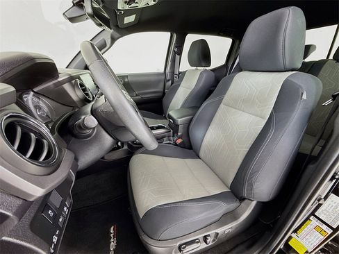 Used 2022 Toyota Tacoma image 5