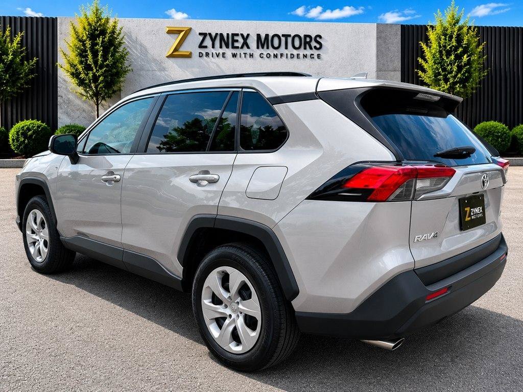 Used 2019 Toyota RAV4 LE FWD image 5