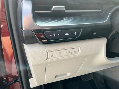 Used 2024 Kia Carnival SX Prestige FWD image 25