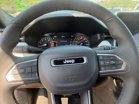 Used 2025 Jeep Compass Limited AWD/4WD image 17