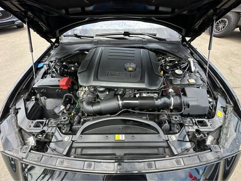 Used 2017 Jaguar XE RWD image 41