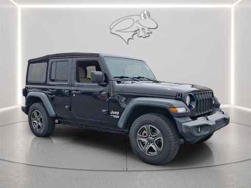 Used 2018 Jeep Wrangler Unlimited Sport S AWD/4WD image 3