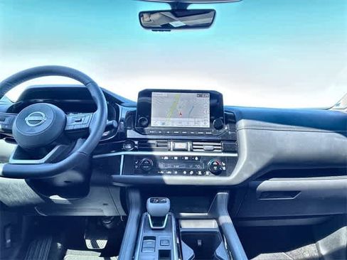 Used 2025 Nissan Pathfinder Platinum w/ Black Appearance Package image 30