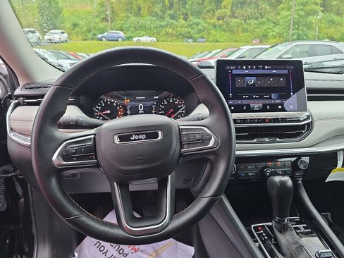 Used 2022 Jeep Compass Limited image 15