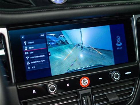 Certified 2025 Porsche Macan S AWD/4WD image 27