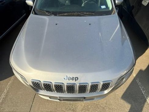 Used 2019 Jeep Cherokee Limited FWD image 11