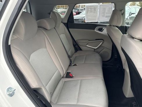 Used 2023 Kia Soul LX image 48