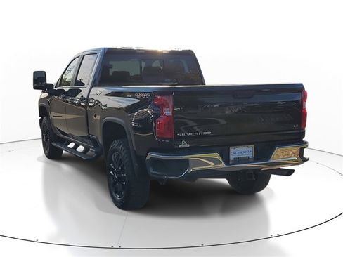 Used 2025 Chevrolet Silverado 2500 LT image 3