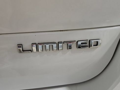 Used 2023 Jeep Grand Cherokee L Limited w/ Luxury Tech Group II AWD/4WD image 38