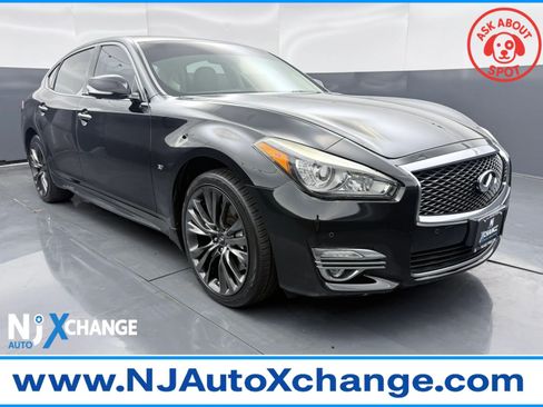 Used 2017 INFINITI Q70 L 3.7 AWD/4WD image 1