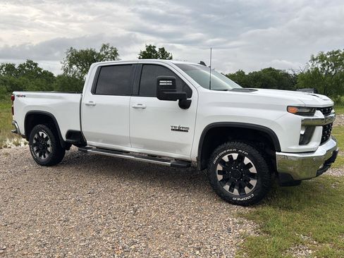 Used 2020 Chevrolet Silverado 2500 LT w/ Texas Edition AWD/4WD image 4