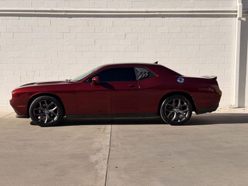 Used 2019 Dodge Challenger SXT w/ Plus Package image 4