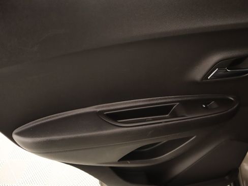 Used 2022 Chevrolet Trax LT w/ Driver Confidence Package image 15