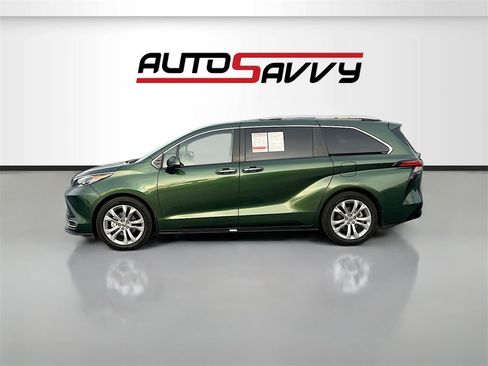 Used 2024 Toyota Sienna Platinum image 4