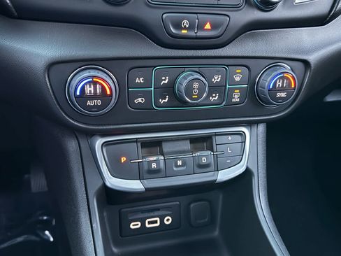 Used 2022 GMC Terrain SLT w/ Tech Package image 21