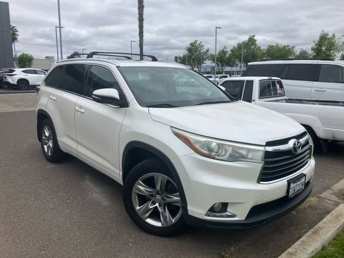 Used 2014 Toyota Highlander Limited AWD/4WD image 2