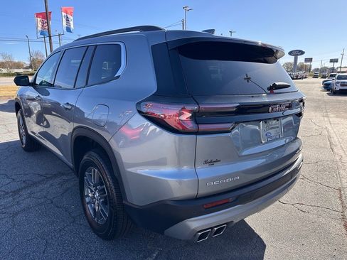 Used 2025 GMC Acadia Elevation image 5