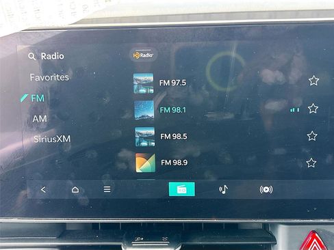 Used 2025 Kia Carnival FWD image 15