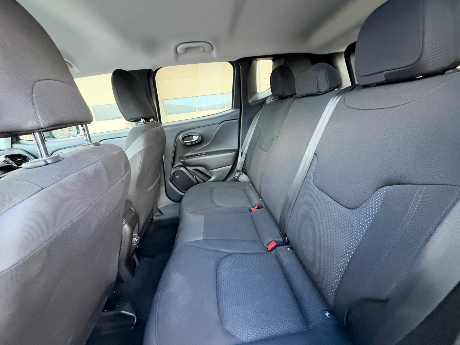 Used 2020 Jeep Renegade Altitude FWD image 17