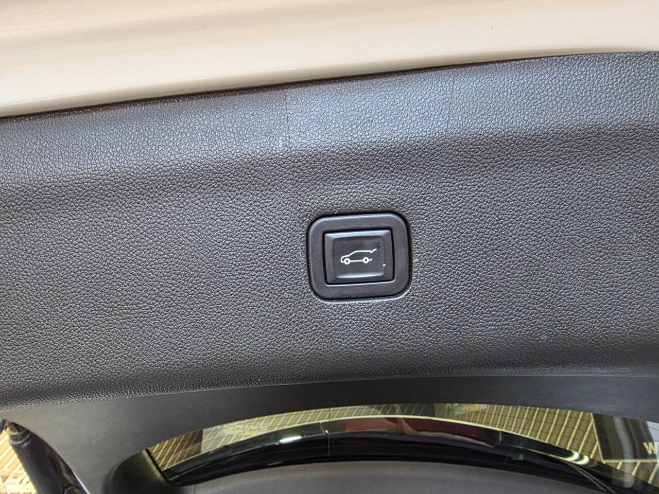 Used 2020 Buick Enclave Essence FWD image 31