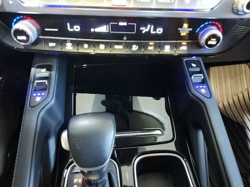 Certified 2023 Kia Telluride SX Prestige AWD/4WD image 19