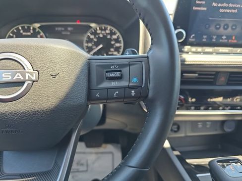 Used 2025 Nissan Rogue SV FWD image 23