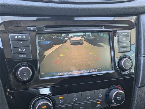Used 2020 Nissan Rogue S FWD image 13
