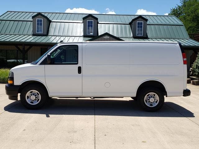 Used 2018 Chevrolet Express 2500 w/ Driver Convenience Package RWD image 2