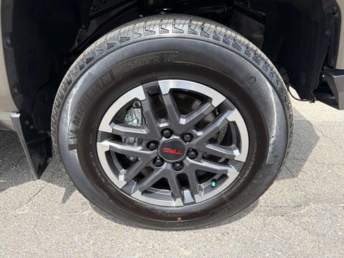 Used 2024 Toyota Tacoma TRD Sport w/ TRD Sport Premium Package AWD/4WD image 9
