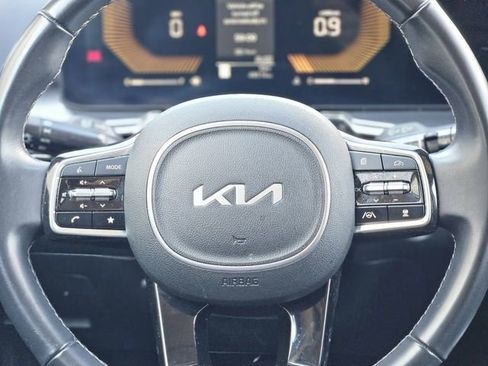 Used 2024 Kia Sorento S image 16