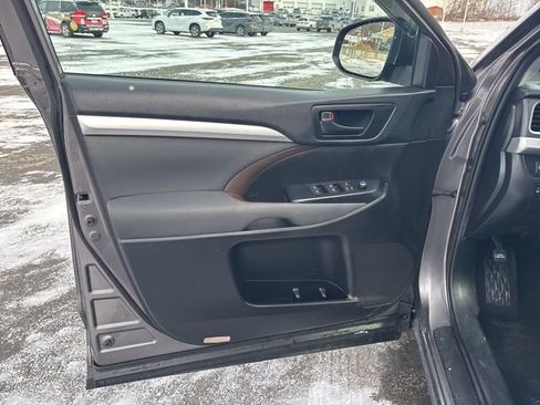 Used 2019 Toyota Highlander LE image 39