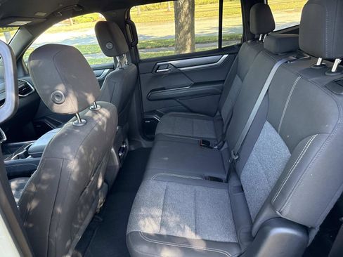 Used 2025 GMC Acadia Elevation image 15