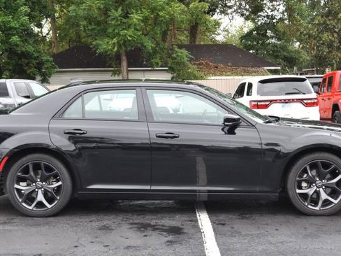 Used 2023 Chrysler 300 S w/ Comfort Group image 2