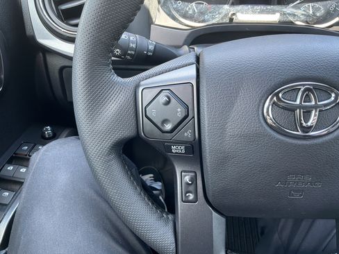 Used 2022 Toyota Tacoma TRD Sport w/ Technology Package AWD/4WD image 19