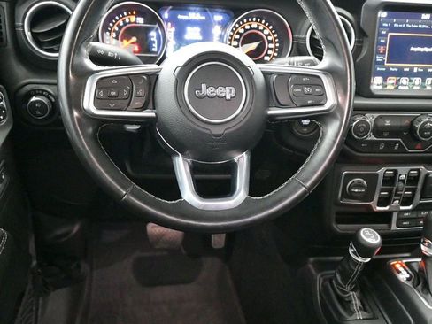 Used 2020 Jeep Gladiator Overland image 12