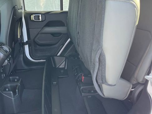 New 2025 Jeep Gladiator Mojave image 25