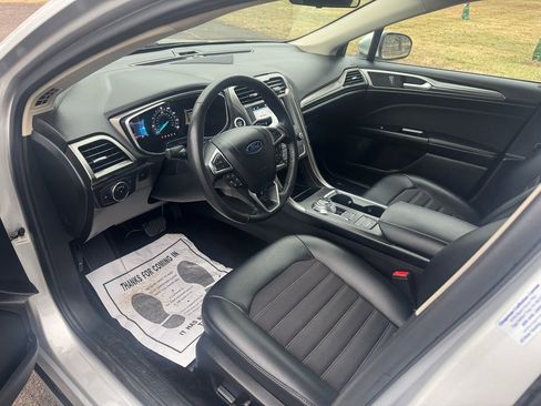 Used 2017 Ford Fusion SE w/ Equipment Group 201A image 11