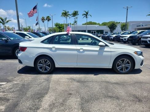 Used 2024 Volkswagen Jetta SE FWD image 9