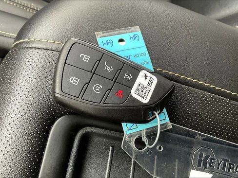 Used 2021 GMC Yukon SLT w/ SLT Premium Package image 36