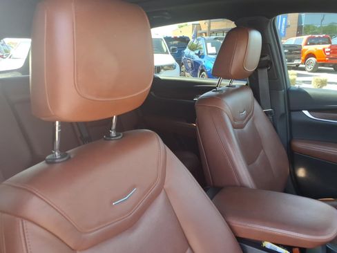 Used 2021 Cadillac XT5 Premium Luxury FWD image 12