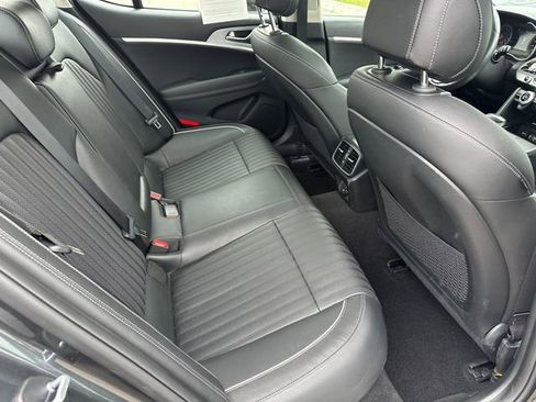 Used 2021 Genesis G70 2.0T w/ Elite Package image 11