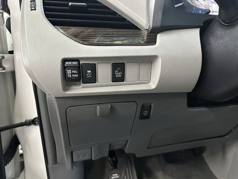 Used 2015 Toyota Sienna XLE AWD/4WD image 28