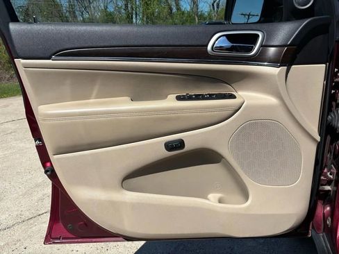 Used 2018 Jeep Grand Cherokee Limited image 17