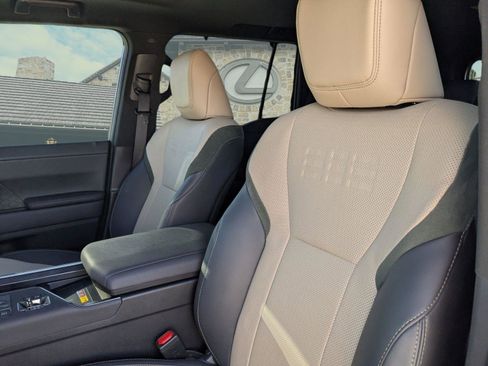 Certified 2024 Lexus GX 550 image 7