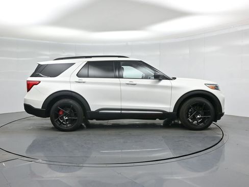 Certified 2020 Ford Explorer XLT w/ Equipment Group 202A image 27